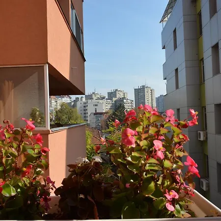 Trident Apartments Ni Exteriör bild